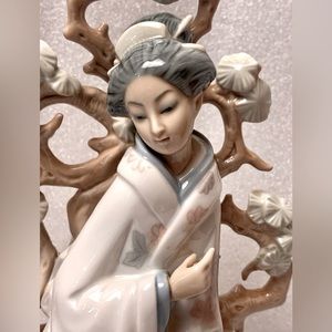 Lladro Geisha Japanese Lady #4807 retired